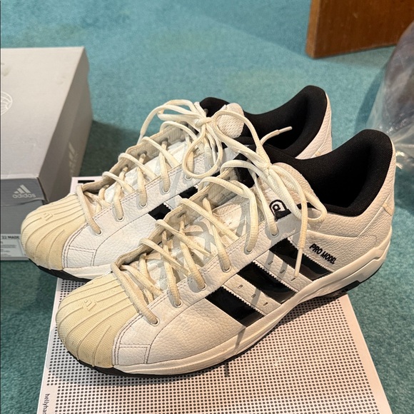 Adidas Pro Model - Picture 3 of 7